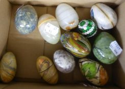 COLLECTION OF 11 ORNAMENTAL EGGS, ONYX PAPIER MÂCHÉ, ETC., IN BLUE AND WHITE POTTERY BOWL