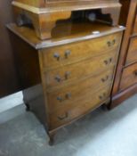 A SMALL WALNUT WOOD BOW FRONTED CHEST OF FOUR LONG DRAWERS, 2?1? WIDE