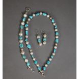 SUITE OF HALLMARKED SILVER JEWELLERY with alternate baroque pearls and turquoise pebble beads, viz