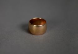 9ct GOLD VERY BROAD BAND RING, 1cm wide, ring size I, 8.1gms