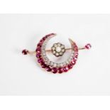 LATE VICTORIAN/EDWARDIAN GOLD (unmarked) CRESCENT SHAPE BROOCH, set with twenty one graduated rubies