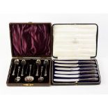 BOXED SET OF GEORGE V SILVER COFFEE SPOONS WITH MATCHING BOWS AND SUGAR SIFTING SPOON with