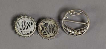 OLA GORIE, ORKNEY, SCOTLAND, CRAFT SILVER CELTIC INSPIRED CIRCLET BROOCH with bell flowers and