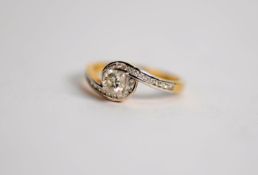 18ct GOLD CROSS-OVER RING SET WITH A SOLITAIRE DIAMOND, approximately .25ct and 28 tiny diamonds