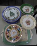 FOUR LARGE WEDGWOOD 'SARAH'S GARDEN' PLATTERS, TWO MATCHING PEDESTAL CAKE STANDS, SIX WEDGWOOD