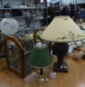 A TEAK, METAL AND MESH PANELLED PERIODICAL RACK AND AN URN SHAPED TABLE LAMP WITH DECORATED