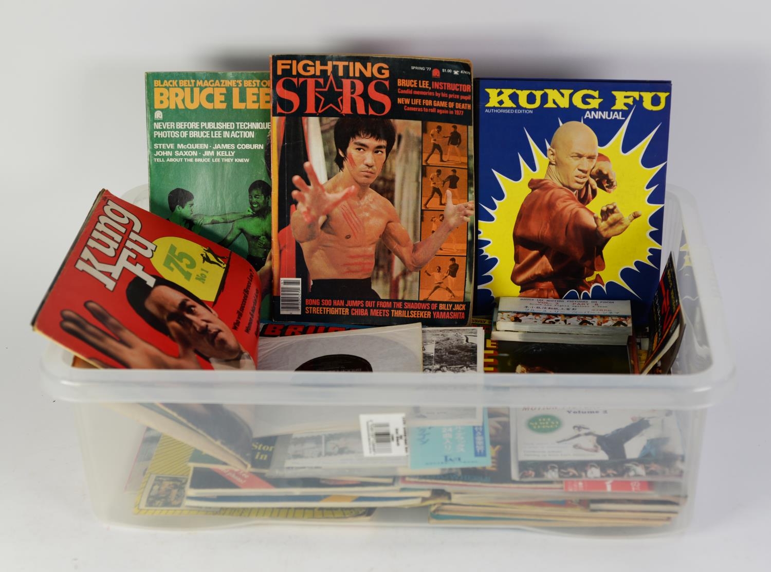 MARTIAL ARTS, BRUCE LEE. A quantity of books magazines and printed material relating to BRUCE lee,
