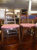 A PAIR OF STYLISH HEAVY OAK LADDER BACK SINGLE CHAIRS, THE SEATS COVERED IN WINE RED PATTERNED