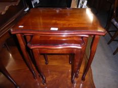 A NEST OF THREE MAHOGANY OBLONG COFFEE TABLES, ON CABRIOLE LEGS