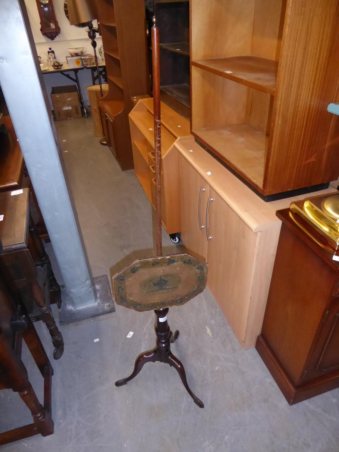 19TH CENTURY MAHOGANY POLE SCREEN WITH OCTAGONAL PRINTED WOODEN PANEL, ON TRIPOD SUPPORTS