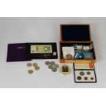 TWENTY TWO QUEEN ELIZABETH II CROWN COINS, VARIOUS, some in hard plastic or presentation cards; a