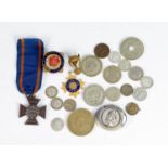 SELECTION OF GEORGE V AND LATER COINAGE to include 2 silver florins, 1920 & 1922 (showing wear);