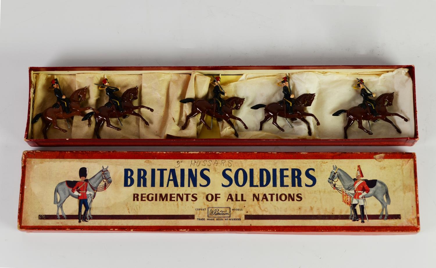 BRITAINS BOXED LEAD SET OF FIVE MOUNTED CAVALRY - 3rd HUSSARS, circa 1950 - 1960, good, in pictorial - Image 2 of 2