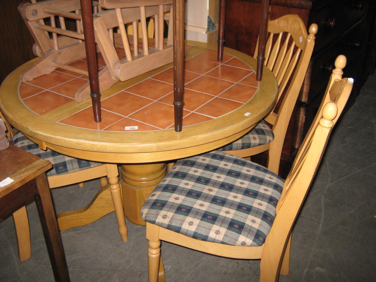 A SET OF FOUR BLOND WOOD KITCHEN SINGLE CHAIRS, WITH RAIL BACKS AND A LIGHT OAK CIRCULAR KITCHEN