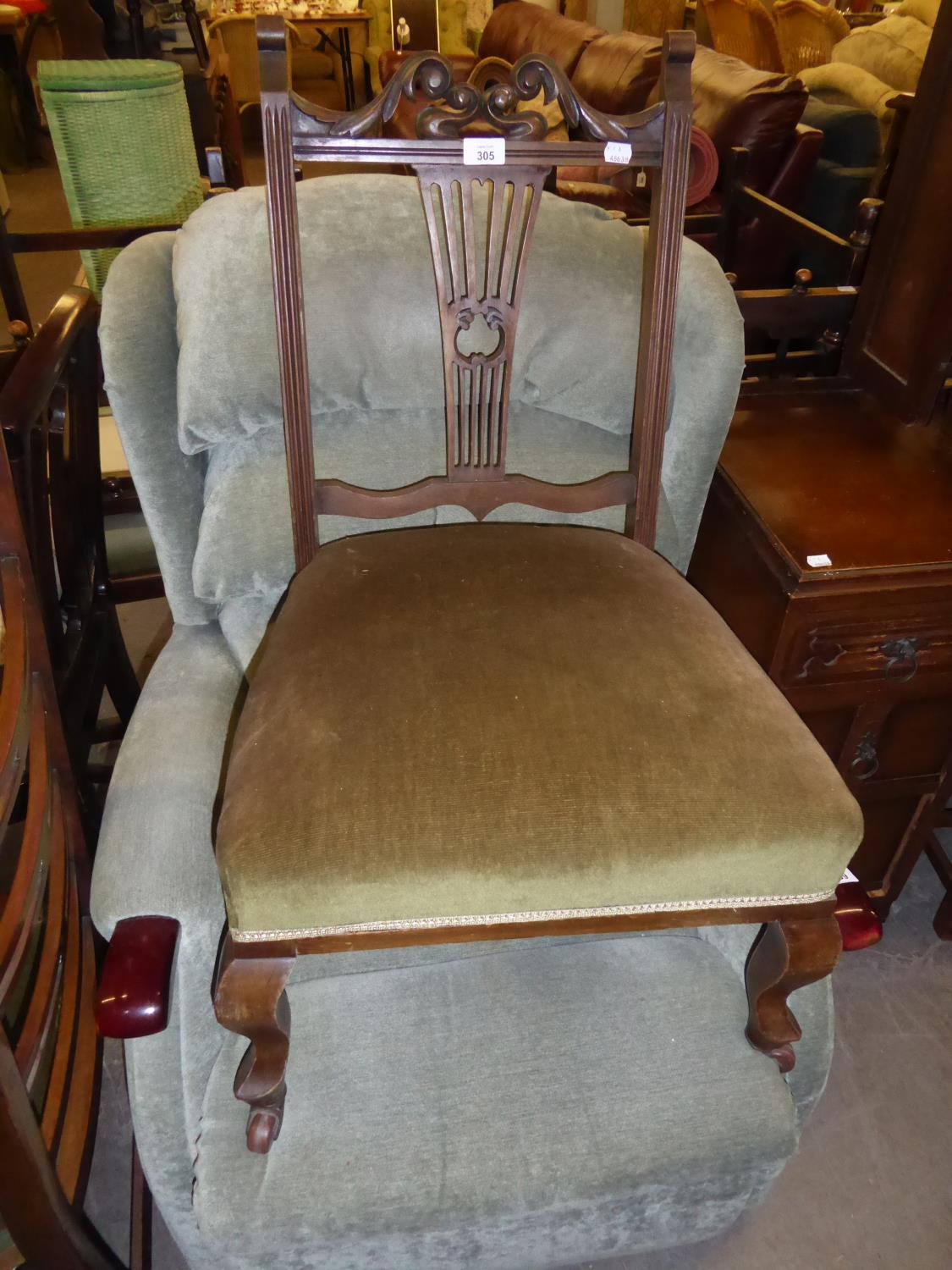 EDWARDIAN MAHOGANY LOW SEATED SINGLE CHAIR, WITH PIERCED SPLAT BACK