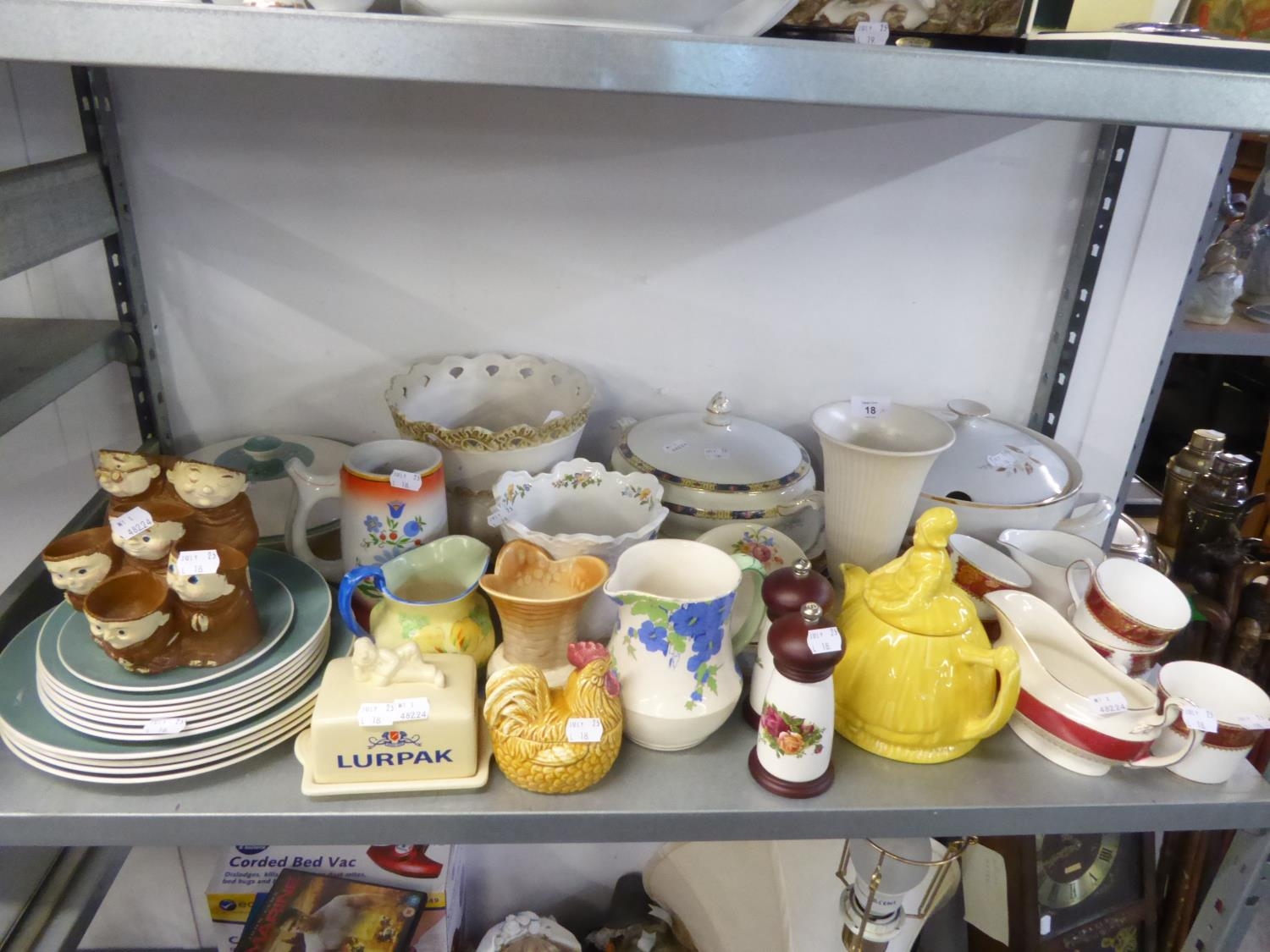 QUANTITY OF VARIOUS CERAMICS/POTTERY TO INCLUDE; WEDGWOOD VASE, MONK EGG HOLDER, ARTHUR WOOD TEAPOT,