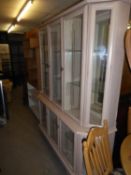 A MODERN LIMED OAK LARGE DISPLAY CABINET, ENCLOSED BY GLAZED DOORS AND HAVING MIRRORED INTERIOR, 5’