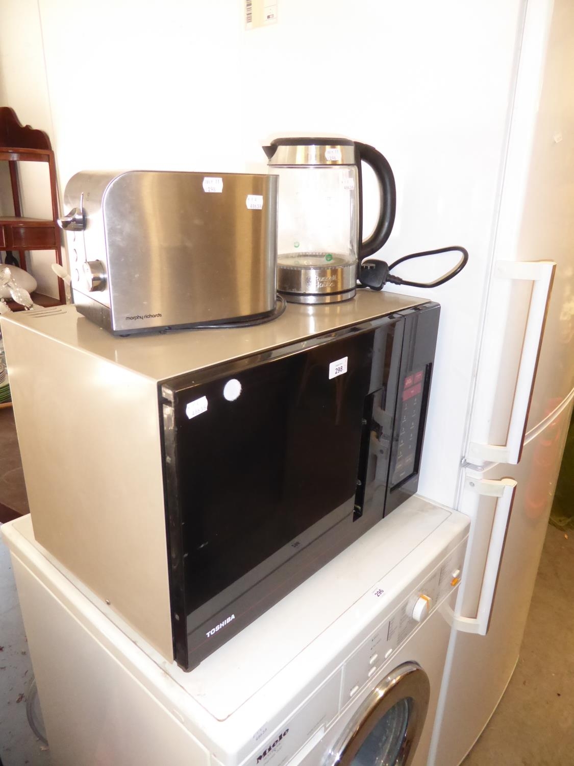 TOSHIBA ER7800 MICROWAVE; AN ELECTRIC KETTLE; ELECTRIC TOASTER (3)