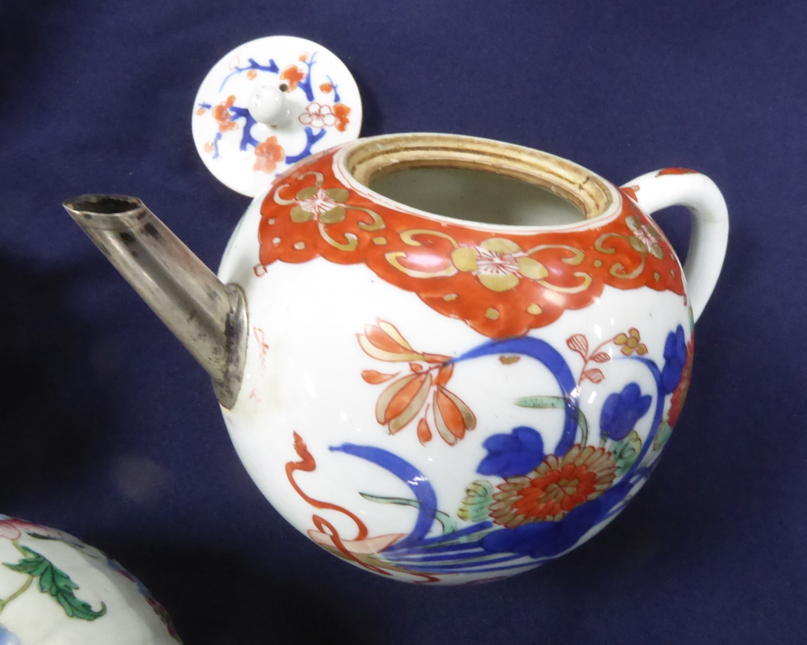 FOUR CHINESE MID QING DYNASTY PORCELAIN TEAPOTS, one with replaced white metal spout, one with metal - Image 13 of 14