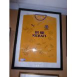 EVERTON F.C AUTOGRAPHED FOOTBALL SHIRT, (2004/5 SEASON), bearing seventeen signatures: CAHILL, LI