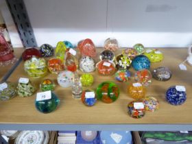 SELECTION OF THIRTY FOUR MODERN GLASS PAPERWEIGHTS (34)