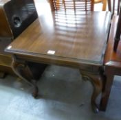 A MAHOGANY SQUARE COFFEE TABLE ON CABRIOLE LEGS