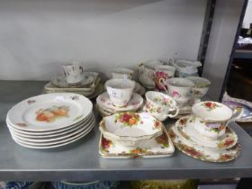 GOOD SELECTION OF MIXED CHINA TEA WARES TO INCLUDE EXAMPLES OF ROYAL ALBERT 'OLD COUNTRY ROSES',