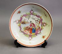 CHINESE LATE 19th CENTURY FAMILLE ROSE PORCELAIN SAUCER DISH decorated with figures in a garden by a