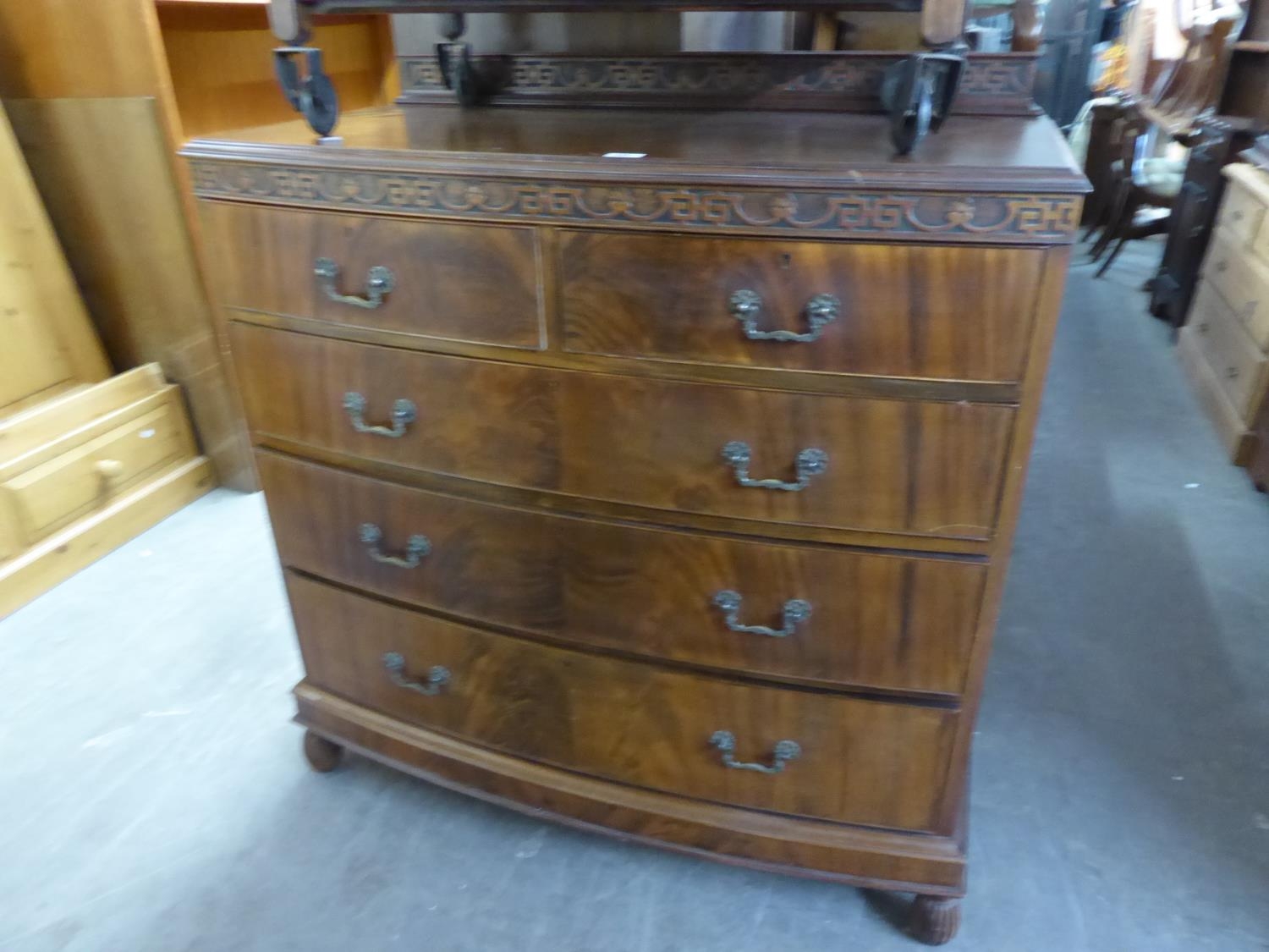 GOOD QUALITY MAHOGANY BOW-FRONTED CHEST OF TWO SHORT OVER THREE LONG DRAWERS, RAISED ON BULBOUS
