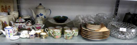 SMALL MIXED LOT OF CERAMICS AND GLASS, to include: MODERN ‘MADE IN CHINA’ FAMILLE ROSE PORCELAIN