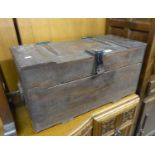 A RUSTIC OAK BOX WITH STRAP HINGES AND HASP AND STAPLE LOCKING, 2’2” WIDE