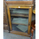 AN EARLY 20TH CENTURY LIGHT OAK CHINA DISPLAY CABINET, WITH LOW LEDGE BACK, FRAMED AND GLAZED DOOR