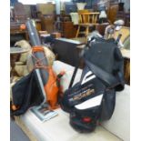 A PART SET OF GOLF CLUBS IN GOLF BAG AND A FLYMO 3000W GARDEN VAC/BLOWER (2)