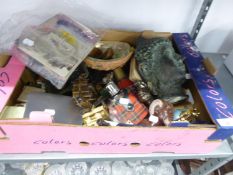 MIXED LOT OF MINOR COLLECTABLES, to include: NOVELTY POCKET CIGARETTE LIGHTERS, CARVED HARDSTONE