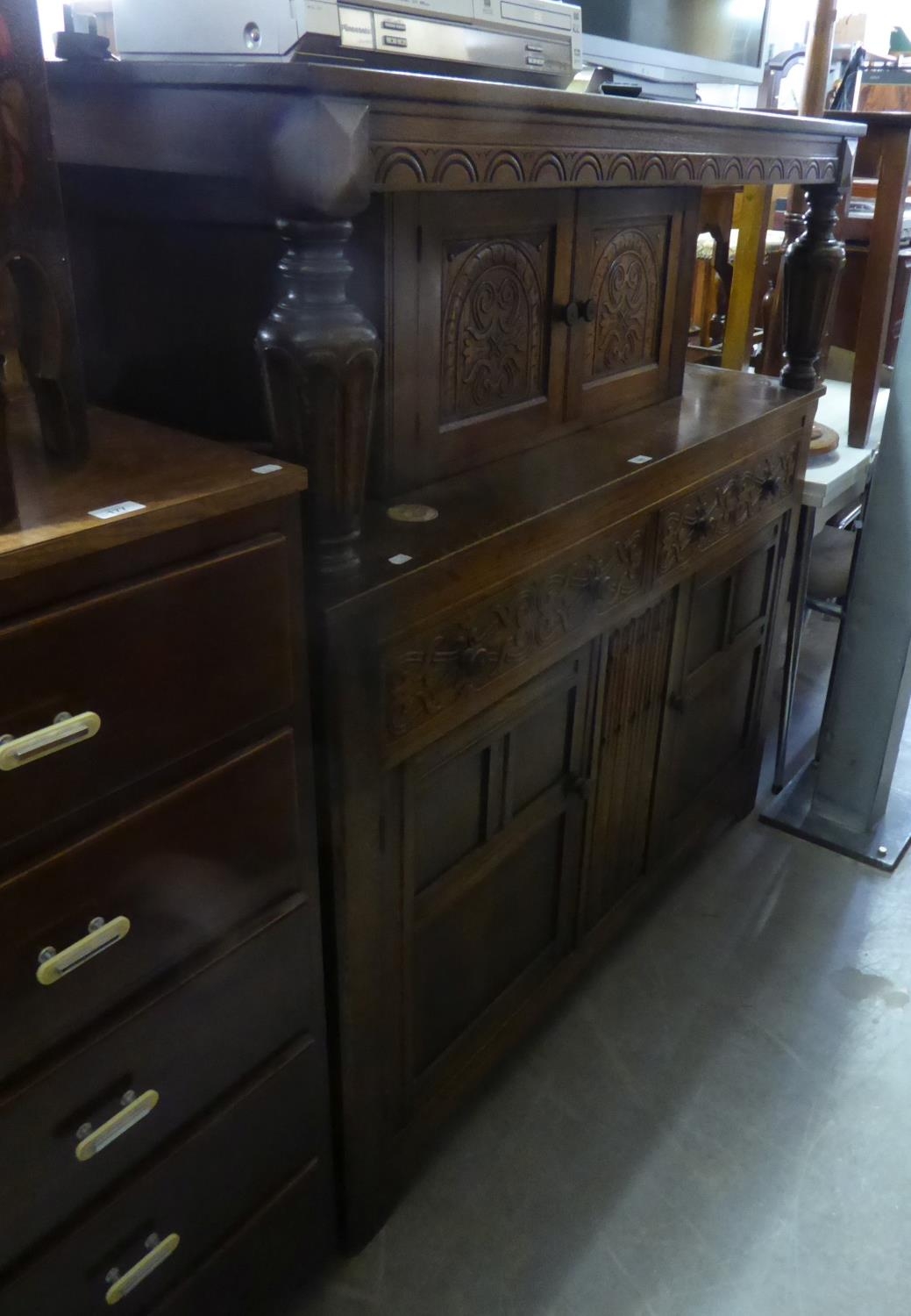 A MID 20TH CENTURY CARVED MEDIUM OAK REPRODUCTION COURT CUPBOARD, WITH CELTIC STRAPWORK AND LINEN