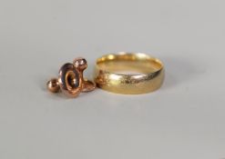 9ct GOLD BROAD WEDDING RING, 5gms and a pair of 9ct GOLD DRESS STUDS, 1.3gms, ring size R/S, total