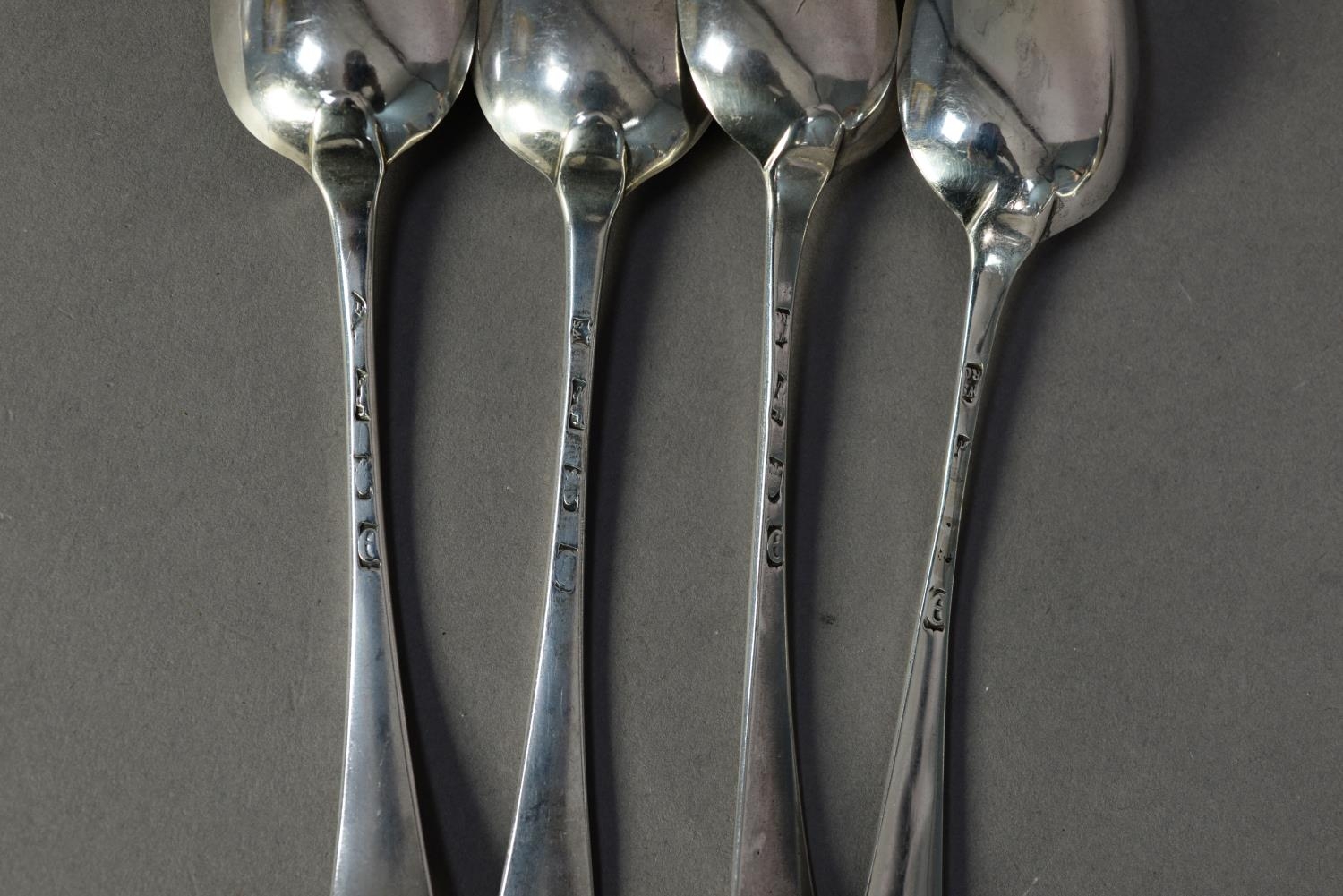 SET OF FOUR GEORGE III SILVER OLD ENGLISH PATTERN CRESTED DESSERT SPOONS by William Summer & Richard - Image 4 of 4