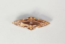 EDWARDIAN 9ct GOLD EMBOSSED WING SHAPED BROOCH, the plain lozenge shaped centre star set with a tiny