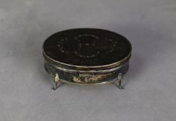 GEORGE V SILVER TRINKET BOX WITH TORTOISESHELL AND PIQUE WORK COVER, of oval form with slender