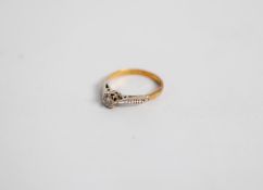 18ct YELLOW AND WHITE GOLD RING with a single illusion-set diamond, ring size L