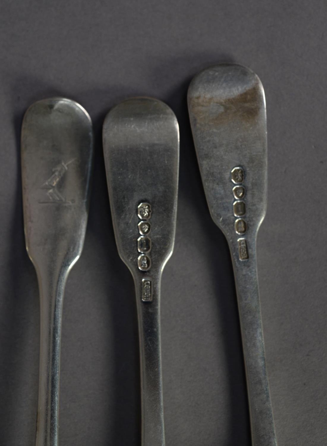 SET OF SIX GEORGE IV SILVER FIDDLE PATTERN CRESTED DESSERT FORKS, London 1826, 8 ½ oz all in (6) - Image 2 of 2