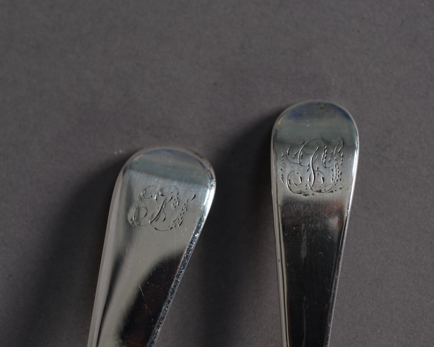 SET OF FOUR GEORGE III SILVER OLD ENGLISH PATTERN CRESTED DESSERT SPOONS by William Summer & Richard - Image 2 of 4