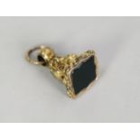 19th CENTURY PINCHBECK ROCOCO FOB SEAL, with vacant bloodstone insert, ring hanger