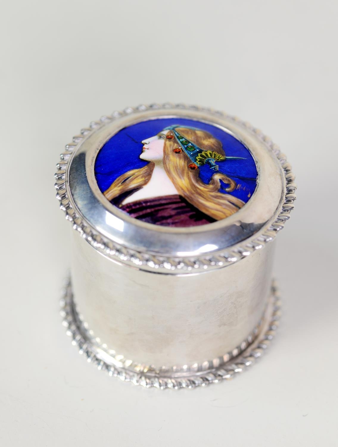 EDWARD VII SILVER BOX WITH ENAMELLED COVER BY STOKES & IRELAND Ltd, of plain cylindrical form with - Image 6 of 6