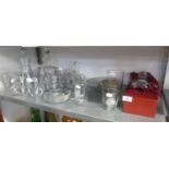 A SELECTION OF GOOD QUALITY GLASSWARE TO INCLUDE; TWO BOXED GLASSES, ENGRAVED 'TAMESIDE', TWO