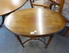 AN EDWARDIAN MAHOGANY OVAL OCCASIONAL TABLE