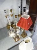 A PAIR OF WHITE AND GILT SLENDER TABLE LAMPS AND SHADES, A PAIR OF METAL COLUMN TABLE LAMPS, ONE