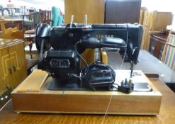 SINGER ELECTRIC PORTABLE SEWING MACHINE