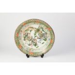 20th CENTURY CHINESE PORCELAIN FAMILLE VERTE ENAMELLED SHALLOW DISH, the centre with combating