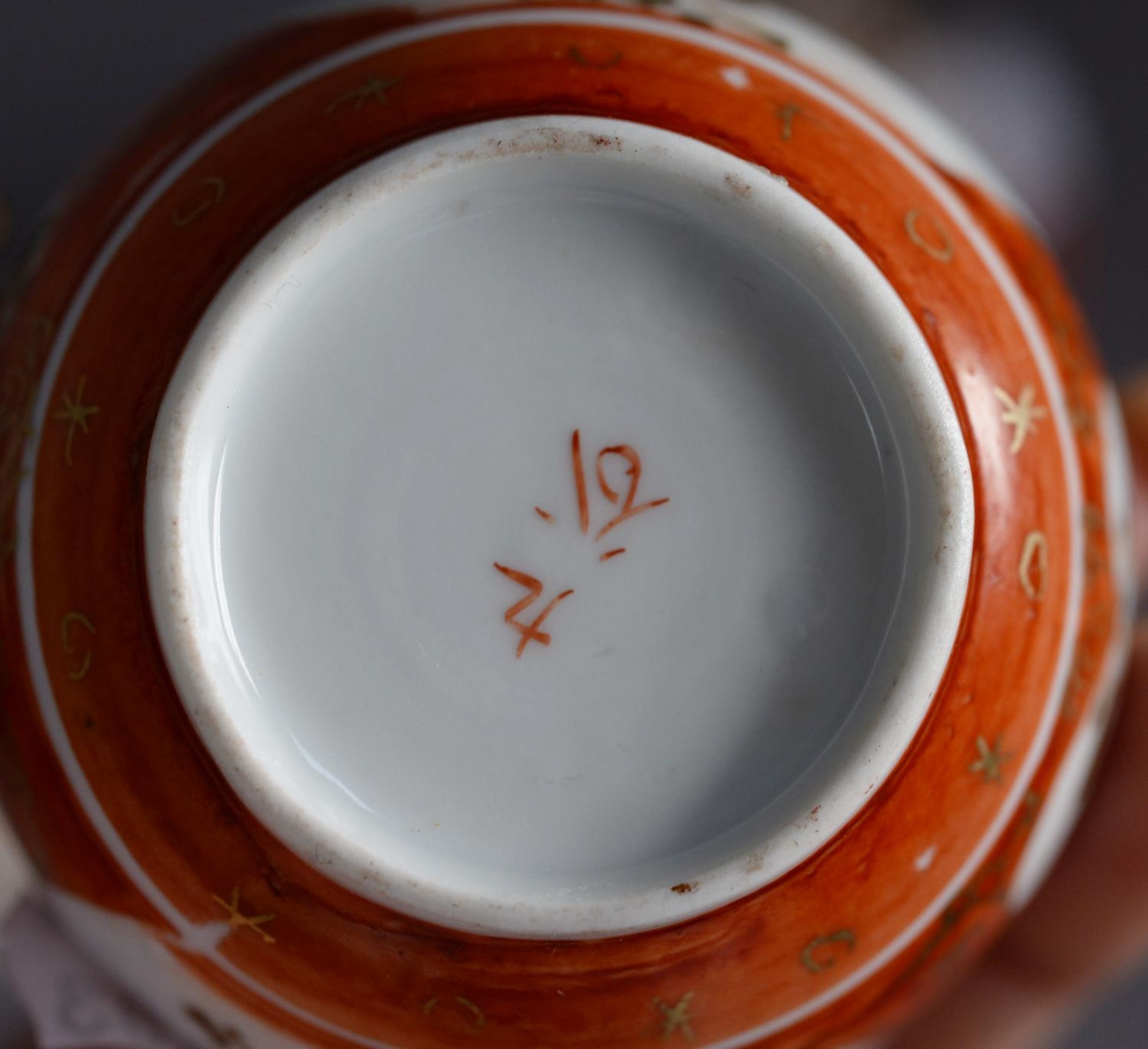 EIGHT PIECES OF JAPANESE KUTANI PORCELAIN, including a LIDDED CIRCULAR DISH, with domed cover and - Image 4 of 10